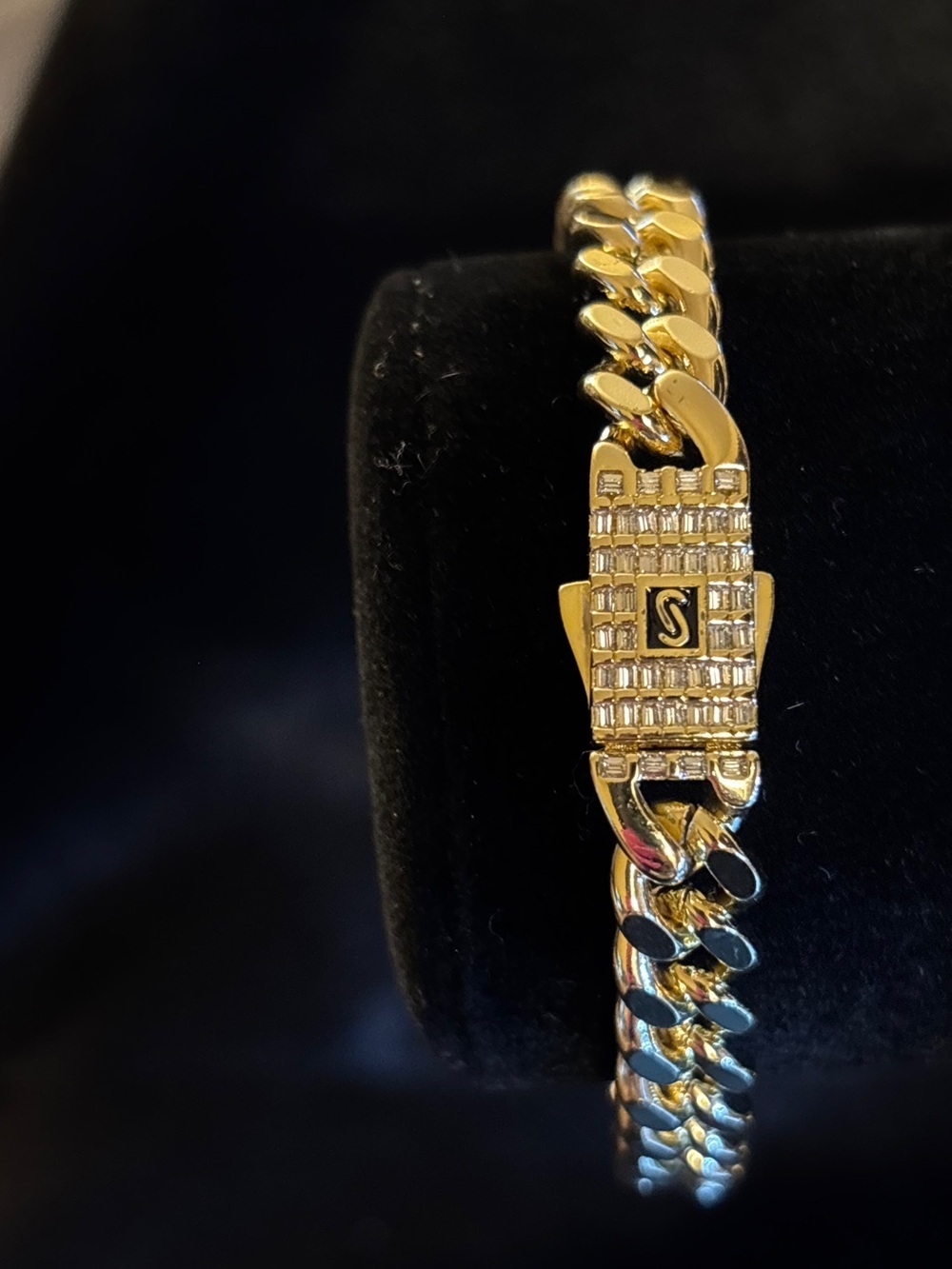 8.3mm Yellow Gold Cuban Link Bracelet 8 in. - Picture 7 of 10